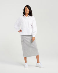 Shirt with black buttons